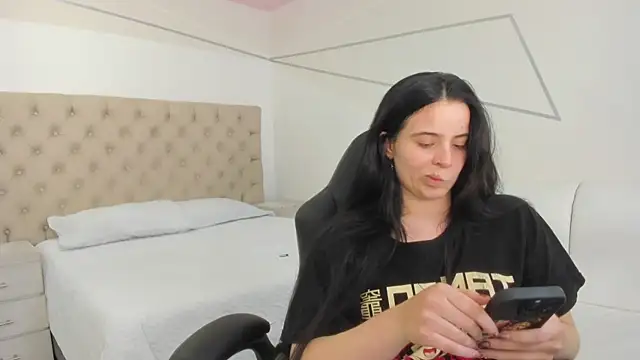 ChannelWhite  online show from September 29, 2025, 10:37 pm