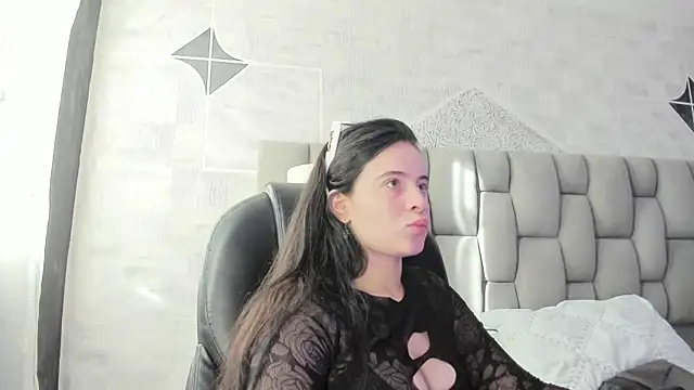 ChannelWhite  online show from September 25, 2025, 9:32 pm