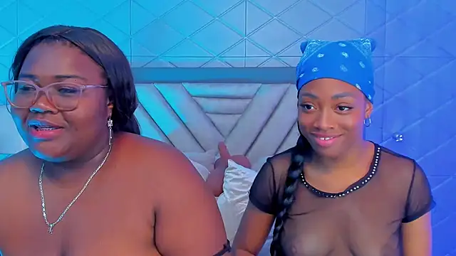 ElisabettaMonroy online show from November 25, 2025, 9:59 pm