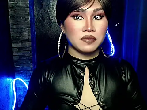 pretty lassy online show from October 27, 2025, 11:11 am