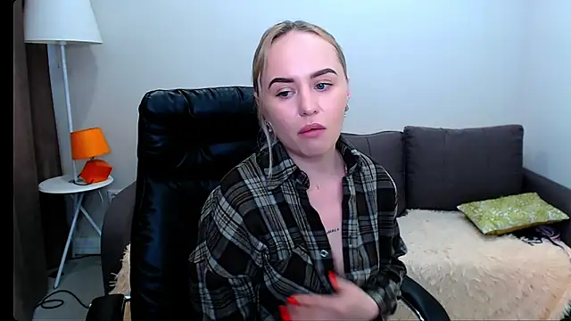 LiluMoon   online show from March 31, 2026, 11:34 am