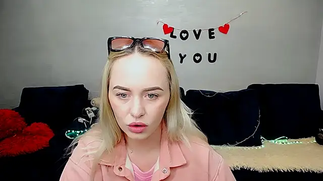 LiluMoon   online show from April 20, 2026, 6:16 am