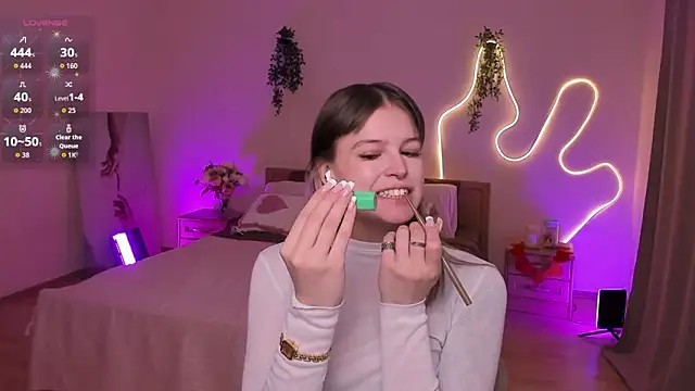 Lisa Blossom online show from April 13, 2026, 6:06 am