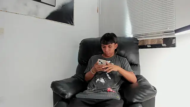 tyler twink boy online show from February 5, 2026, 2:02 pm