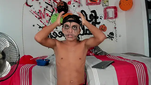 tyler twink boy online show from October 31, 2025, 1:19 pm