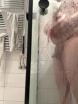 LicitInvader online show from April 17, 2026, 8:44 pm