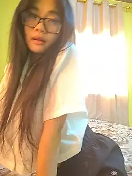 Snapshot of YayeeShow chatting on November 5, 2025, 9:34 am YayeeShow online show from November 5, 2025, 9:34 am