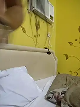 Snapshot of YayeeShow chatting on November 23, 2025, 2:27 pm YayeeShow online show from November 23, 2025, 2:27 pm