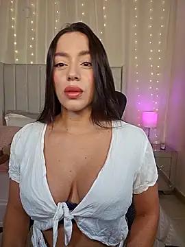 Snapshot of AriadnaTaylor chatting on May 22, 2026, 6:28 pm AriadnaTaylor online show from May 22, 2026, 6:28 pm