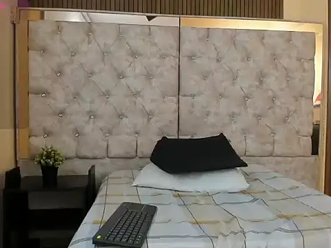 shantall 05 online show from April 11, 2026, 5:49 pm