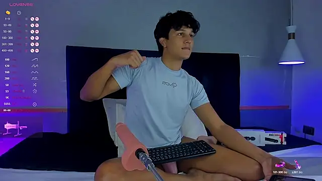 Leo Savage  online show from November 8, 2025, 4:05 am