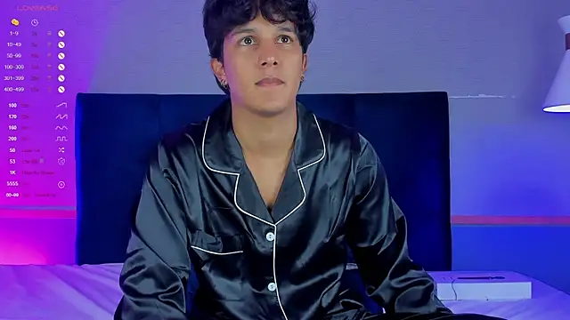 Leo Savage  online show from November 11, 2025, 4:07 am