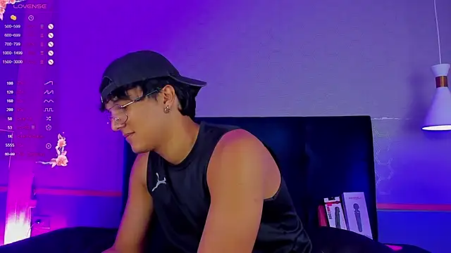 Leo Savage  online show from November 4, 2025, 4:16 am