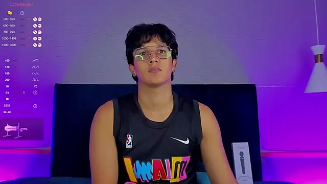 Leo Savage  online show from November 5, 2025, 3:42 am