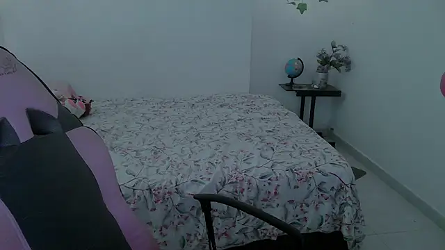 Snapshot of Juicy_elenxx chatting on October 5, 2025, 6:09 pm Juicy elenxx online show from October 5, 2025, 6:09 pm