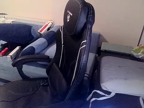 Snapshot of Wyrolowanyyy chatting on February 26, 2026, 12:43 am Wyrolowanyyy online show from February 26, 2026, 12:43 am