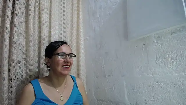 gabbyparker  online show from October 10, 2025, 10:38 am