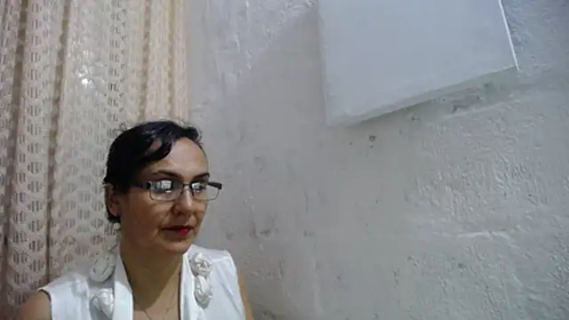 gabbyparker  online show from November 29, 2025, 10:32 pm