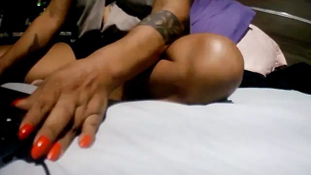 ju muniz01 online show from February 19, 2026, 1:13 am