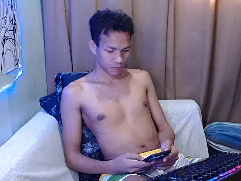 fantasy davidxx online show from December 2, 2025, 7:21 am