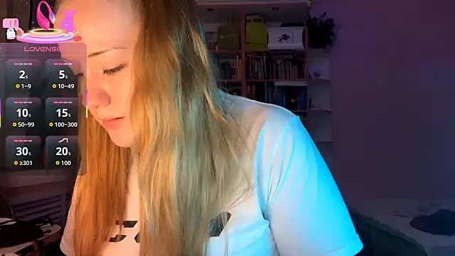 PandaFluff online show from September 19, 2025, 4:44 pm