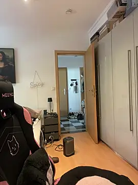 OliviaaFischer online show from April 16, 2026, 8:59 am