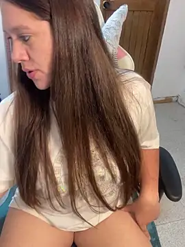 emma hot2006 online show from December 21, 2025, 7:37 pm