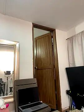 emma hot2006 online show from September 27, 2025, 3:29 pm