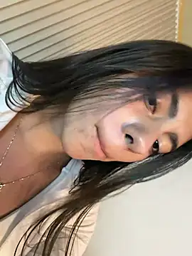 Snapshot of LilybethGray chatting on June 11, 2026, 11:02 pm LilybethGray online show from June 11, 2026, 11:02 pm