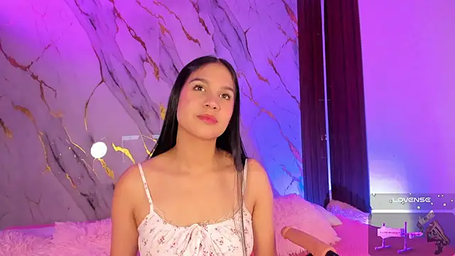 Emmiicute online show from December 21, 2025, 9:04 pm