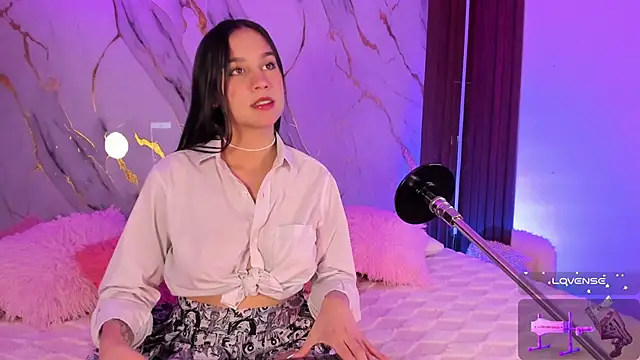 Emmiicute online show from November 30, 2025, 8:31 pm