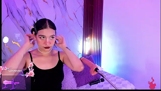 Emmiicute online show from March 27, 2026, 8:21 pm