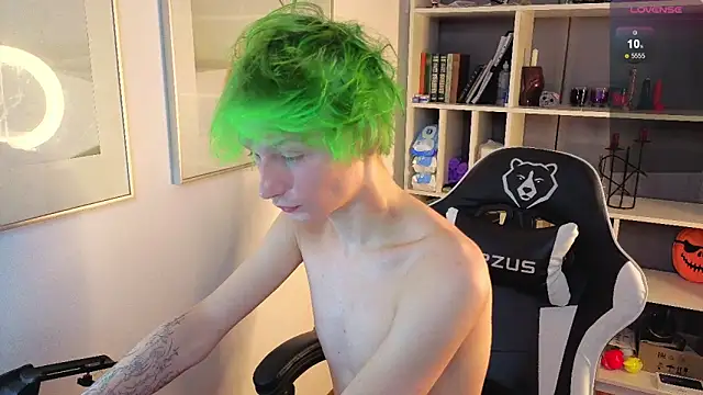 Your avatar online show from November 20, 2025, 1:28 am