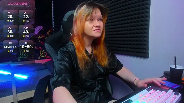 Nora lovvvv online show from October 4, 2025, 11:12 am