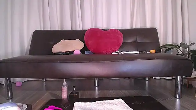 Liz Hu online show from September 19, 2025, 10:41 am