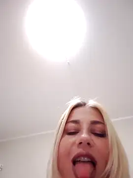 evakisimovareal online show from October 7, 2025, 4:08 pm