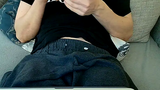 Breezydicksn online show from May 20, 2026, 9:45 pm