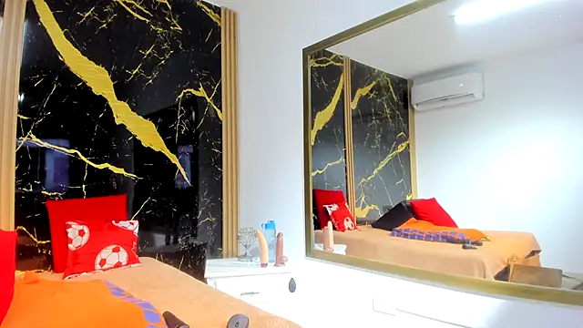 AdrianaVegga online show from November 29, 2025, 3:39 am