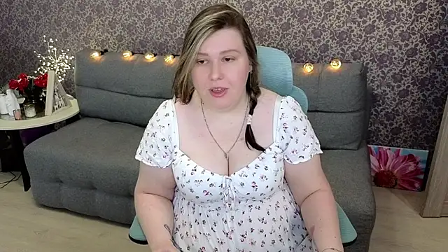 Snapshot of Lillit__ chatting on October 17, 2025, 8:32 pm Lillit online show from October 17, 2025, 8:32 pm