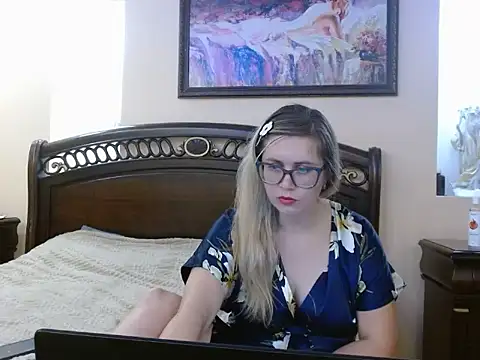 Crystal00Girl online show from November 11, 2025, 9:31 pm