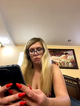 Crystal00Girl online show from October 29, 2025, 8:52 pm