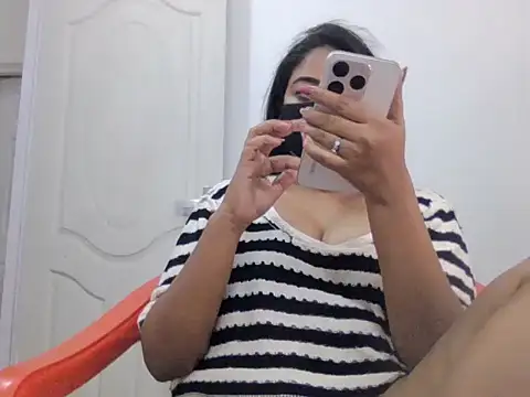 Little toy girl online show from November 6, 2025, 4:11 pm