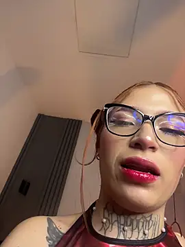 dreamleah  online show from February 22, 2026, 11:39 pm