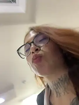 dreamleah  online show from May 11, 2026, 11:57 pm