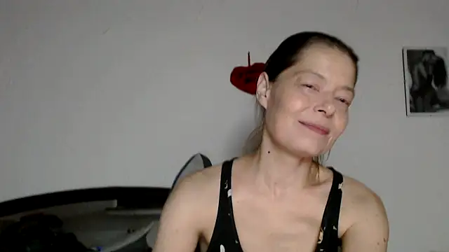 Snapshot of SexySarah177 chatting on February 8, 2026, 9:23 pm SexySarah177 online show from February 8, 2026, 9:23 pm