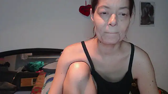 Snapshot of SexySarah177 chatting on December 21, 2024, 12:42 am SexySarah177 online show from December 21, 2024, 12:42 am