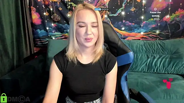 CrystalGirl99 online show from April 4, 2026, 7:04 am