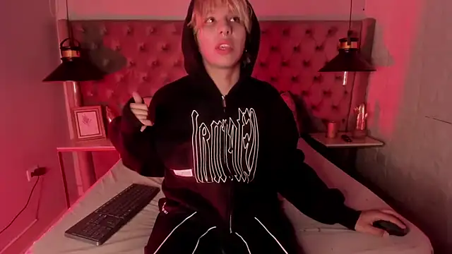 OliIverr22 online show from November 29, 2025, 12:05 pm