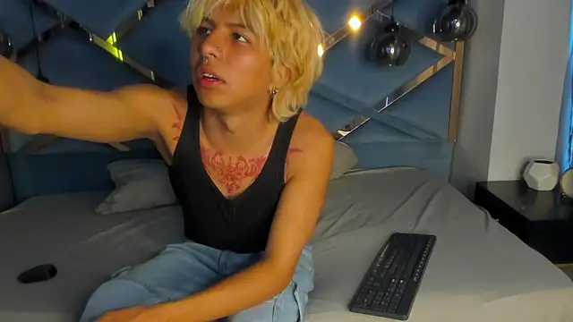 OliIverr22 online show from November 12, 2025, 8:45 pm