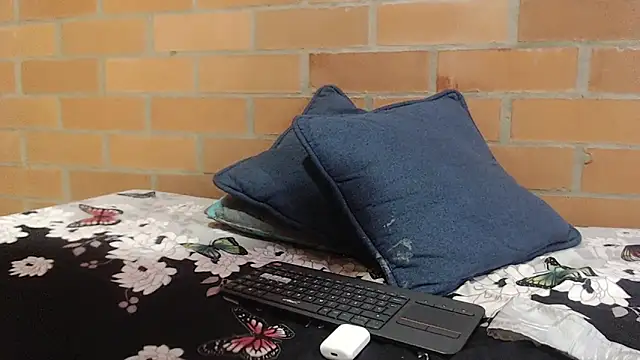 Snapshot of Montserrat_Jay chatting on February 21, 2026, 3:14 pm Montserrat Jay online show from February 21, 2026, 3:14 pm